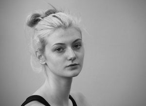 医院代怀生子头上有黄黄的结痂